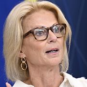 Finansminister Elisabeth Svantesson (M) presenterar utredningen om incitament för skattesänkningar i kommuner och regioner.