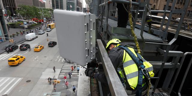 5G-antenn i New York.  SHANNON STAPLETON / TT NYHETSBYRÅN