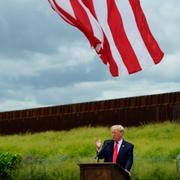 Donald Trump vid gränsen i Texas