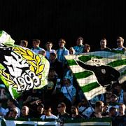 Supportrar till Hammarby under fotbollsmatchen i Allsvenskan mellan Brommapojkarna och Hammarby den 21 juli 2023 i Stockholm. 
