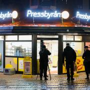 Polis på plats vid Pressbyrån på Kungsportsplatsen efter skjutningen i november förra året.