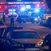 Räddningstjänst och polis på plats i Gubbängen.