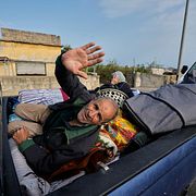 En familj återvänder till sin stad i Libanon på fredagen.