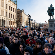 Tusentals samlades för minnesstunden i Örebro/Gärningsmannen Rickard Andersson.