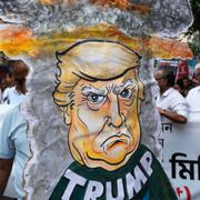 Protester mot Trumps tullpolitik.