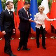 von der Leyen och Frankrikes Macron möter Kinas ledare Xi i Peking. Ludovic Marin / AP