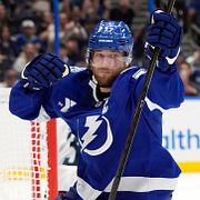 Victor Hedman jublar efter att ha avgjort för Tampa Bay Lightning mot Seattle Kraken i förlängningen.