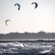 Kitesurfare utanför Lomma, 2022. 