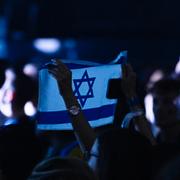 En israelisk flagga i publiken när Eden Golan som representerar Israel med låten “Hurricane” uppträdde i Eurovision i Malmö.