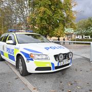 Polisen vid bostadsområdet i Sollentuna. 