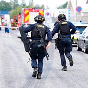 Polisen på plats vid skottlossning.