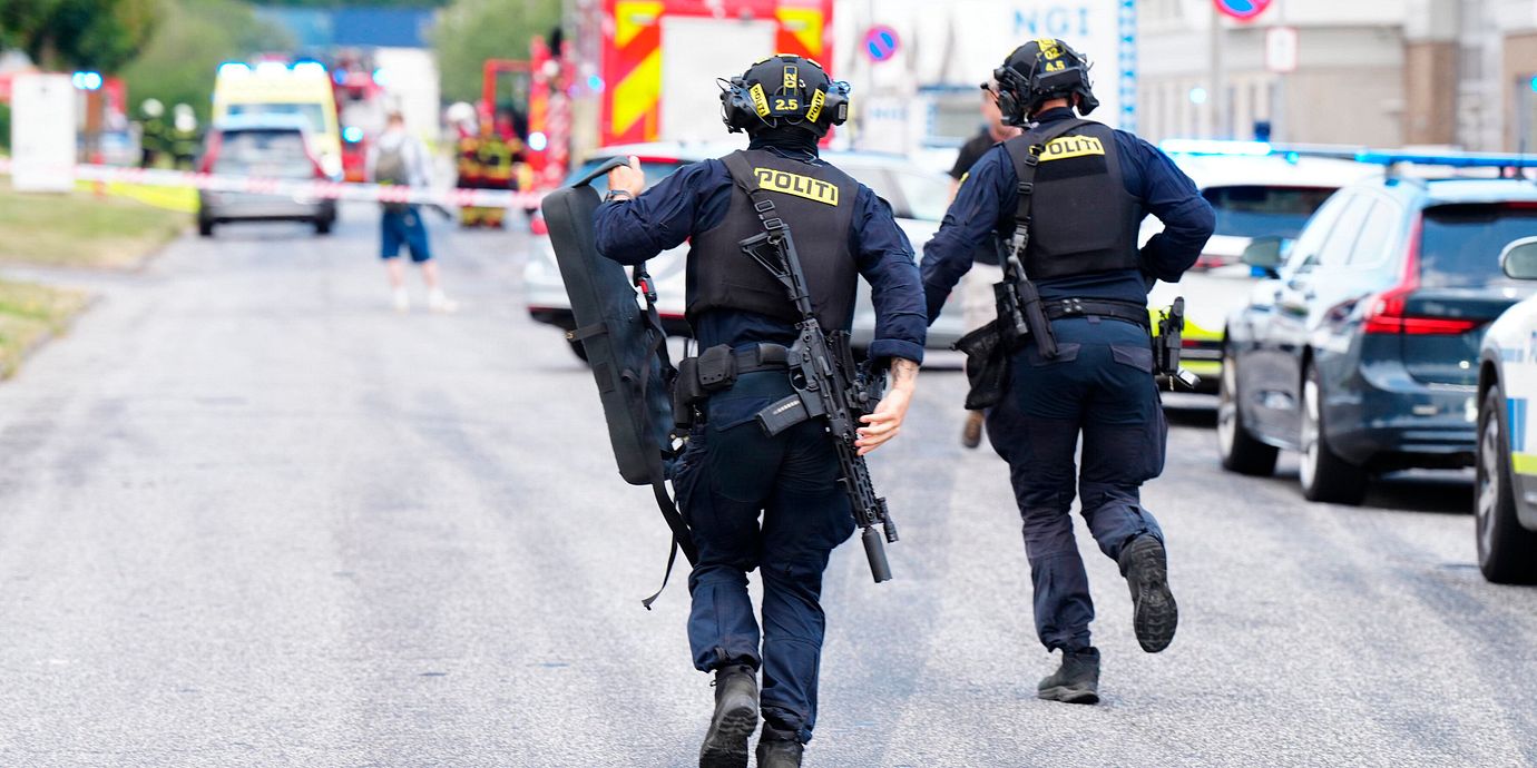 Polisen på plats vid skottlossning.