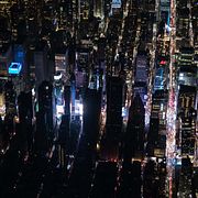 Manhattan, som normalt är fullt av lampor, släcktes plötsligt ner. 