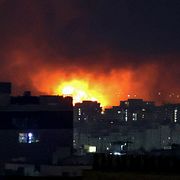 Kraftigt brand på Teherans flygplats.