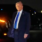 Donald och Melania Trump anländer med Air Force One till Palm Beach International Airport i West Palm Beach i Florida den 13 mars 2026.