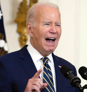 USA:s president Joe Biden och massgravar i Butja, Ukraina.  AP