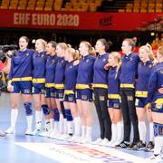 Det svenska handbollslandslaget inför en match i EM i vintras
