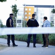 Polis i området efter skjutningen.