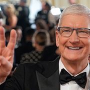 Tim Cook på Oscarsgalan 2024. I dag presenterar han sin sista delårsrapport som koncernchef för Apple.  Han lämnar rollen 1 september.