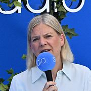 Socialdemokraternas partiledare Magdalena Andersson intervjuas i Sveriges Radio under årets Almedalsvecka.