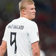 Erling Haaland snaggade sig i somras, men hade tidigare en karakteristisk hästsvans.