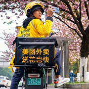 Meituan driver Kinas största plattform för mat- och hemleveranser. Bolaget är mest känt för sina gula leveransbud och drönare på Kinas gator, men kliver nu fram som en tung AI-aktör.