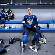 Mikael Granlund efter den finska VM-segern förra året. 