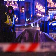 Polisen på plats i centrala Oslo efter skjutningen.