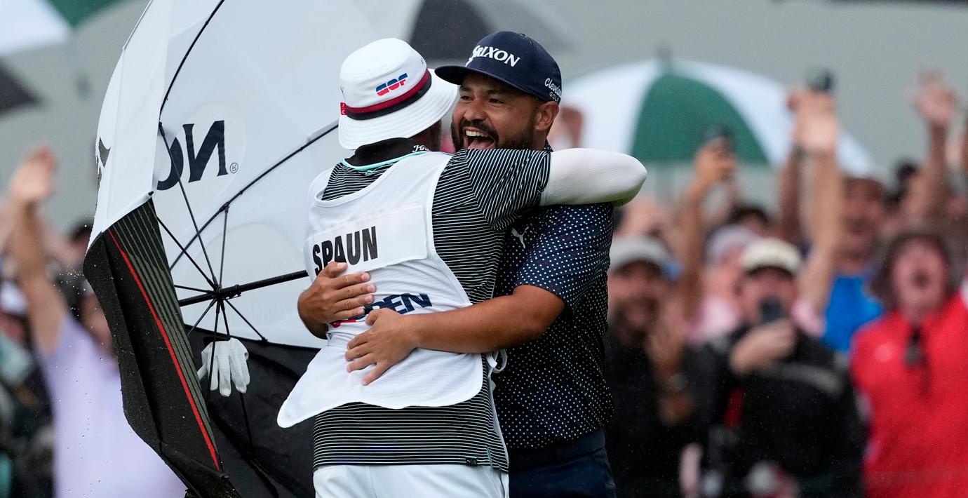 J.J. Spaun jublar efter segern. 