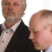 Eriksson och Johansson på presskonferensen. 