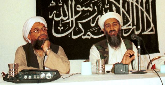 Ayman al-Zawahri till vänster, här tillsammans med Usama bin Ladin år 1998. Mazhar Ali Khan / AP