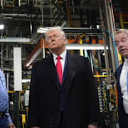 Trump i Fords fabrik i Dearbord i Michigan. 