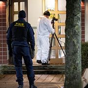 Polisens kriminaltekniker på brottsplatsen. 