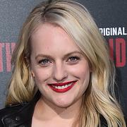 Huvudrollsinnehavaren Elisabeth Moss vid premiären för säsong två. 