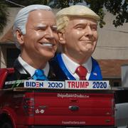 Skulpturer av Biden och Trump i Fort Lauderdale i delstaten Florida/Arkivbild.