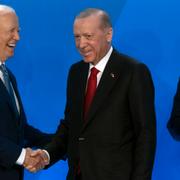 Recep Tayyip Erdogan och Joe Biden under Nato-toppmötet. 