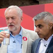 Jeremy Corbyn och Sadiq Khan på ett valmöte i juni