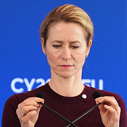 EU:s utrikeschef Kaja Kallas menar att Ryssland inte ska bestämma vem som ska företräda unionen i framtida fredsförhandlingar.