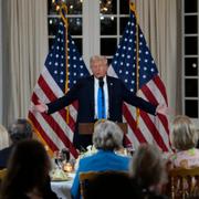 Donald Trump talade vid en middag för republikaner i Mar-a-lago i Florida.