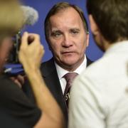 Löfven svarar på frågor efter skogsbränderna 2018.