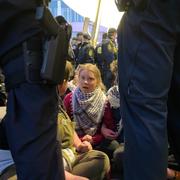 Greta Thunberg, strax innan hon fördes bort för andra gången. 