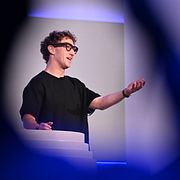 Metas vd Mark Zuckerberg i AI-glasögon.
