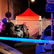 Polisen på plats efter knivattacken i Bryssel.