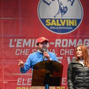 Matteo Salvini kampanjar med regionkandidaten Lucia Borgonzoni.