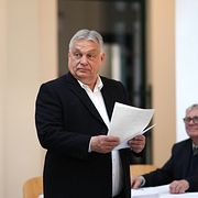 Viktor Orbán när han röstade på söndagsmorgonen.