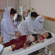 Flickan skadades i den dödliga lastbilsbranden i Pakistan.