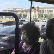 Himmelska fridens torg syns från ett bussfönster i Beijing, Kina den 4 juni 2026.