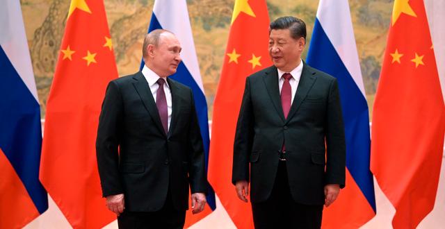 Rysslands president Vladimir Putin på plats i Kina. Här med den kinesiske presidenten Xi Jinping. Alexei Druzhinin / AP