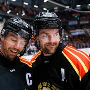 Brynäs Anton Rödin och Simon Bertilsson jublar