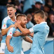 Malmös Rasmus Bengtsson (mitten) jublar med Marcus Antonsson (tv) och Markus Rosenberg efter sitt 3-2 mål under torsdagens kval till Europa League, andra omgången, andra matchen, mellan Malmö FF och NK Domzale (Slovenien) på Stadion.